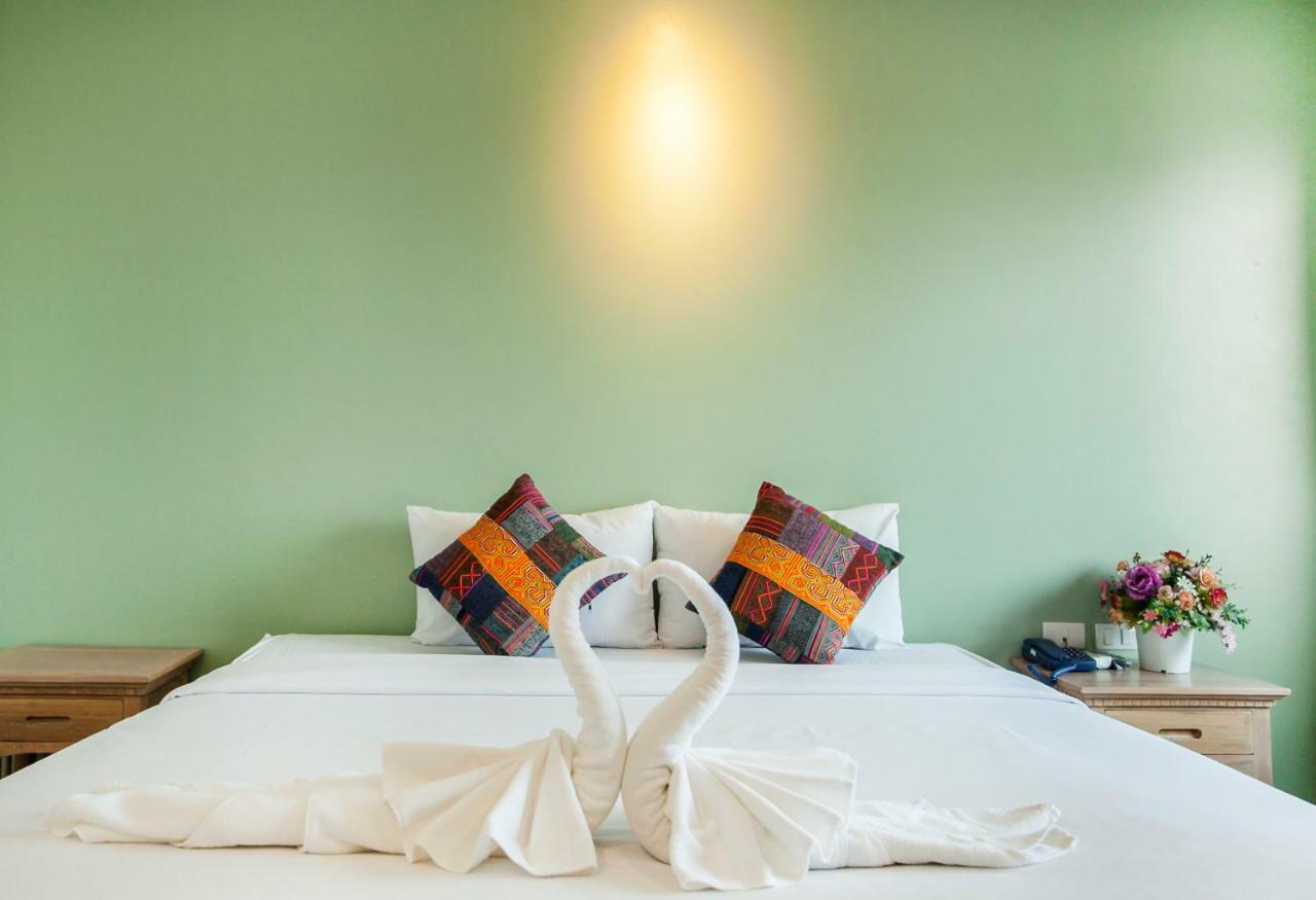 At Ruam Chok Hotel Chiang Mai Exterior photo